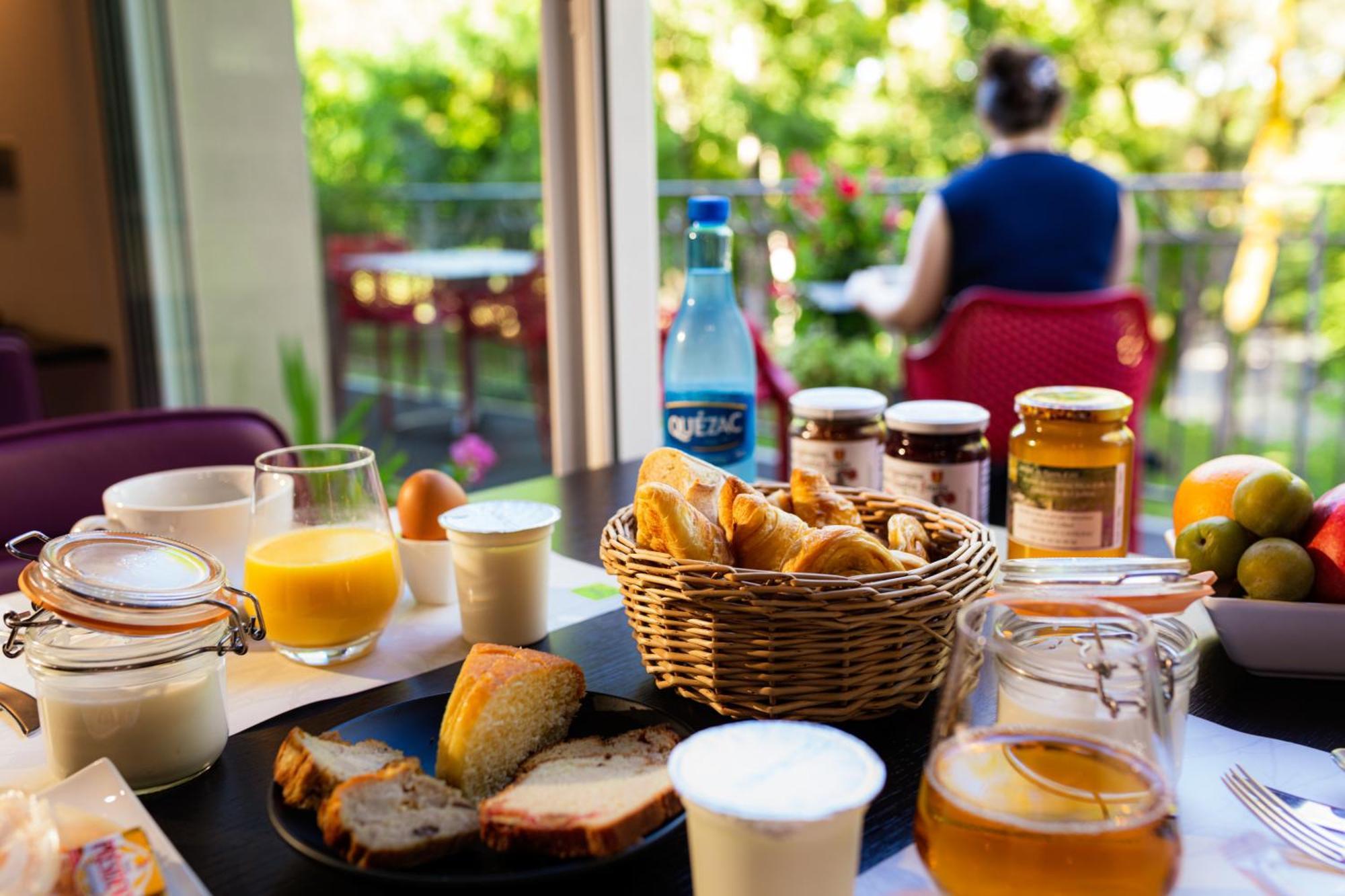 Logis Hotel Restaurant Les 2 Rives - A75, En Bordure De Riviere Banassac Luaran gambar