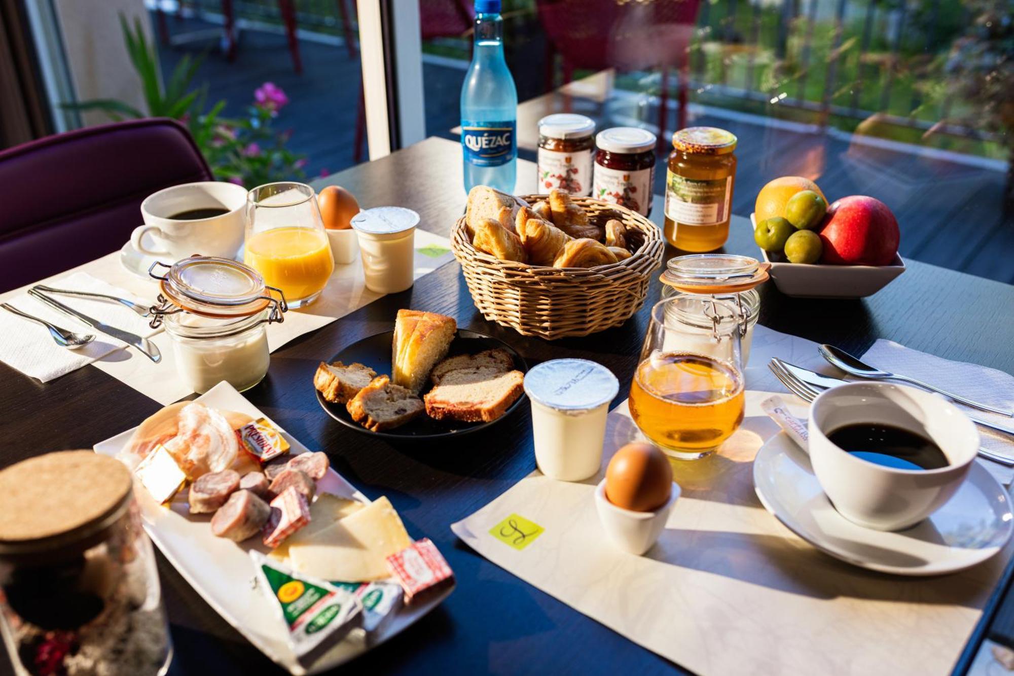 Logis Hotel Restaurant Les 2 Rives - A75, En Bordure De Riviere Banassac Luaran gambar