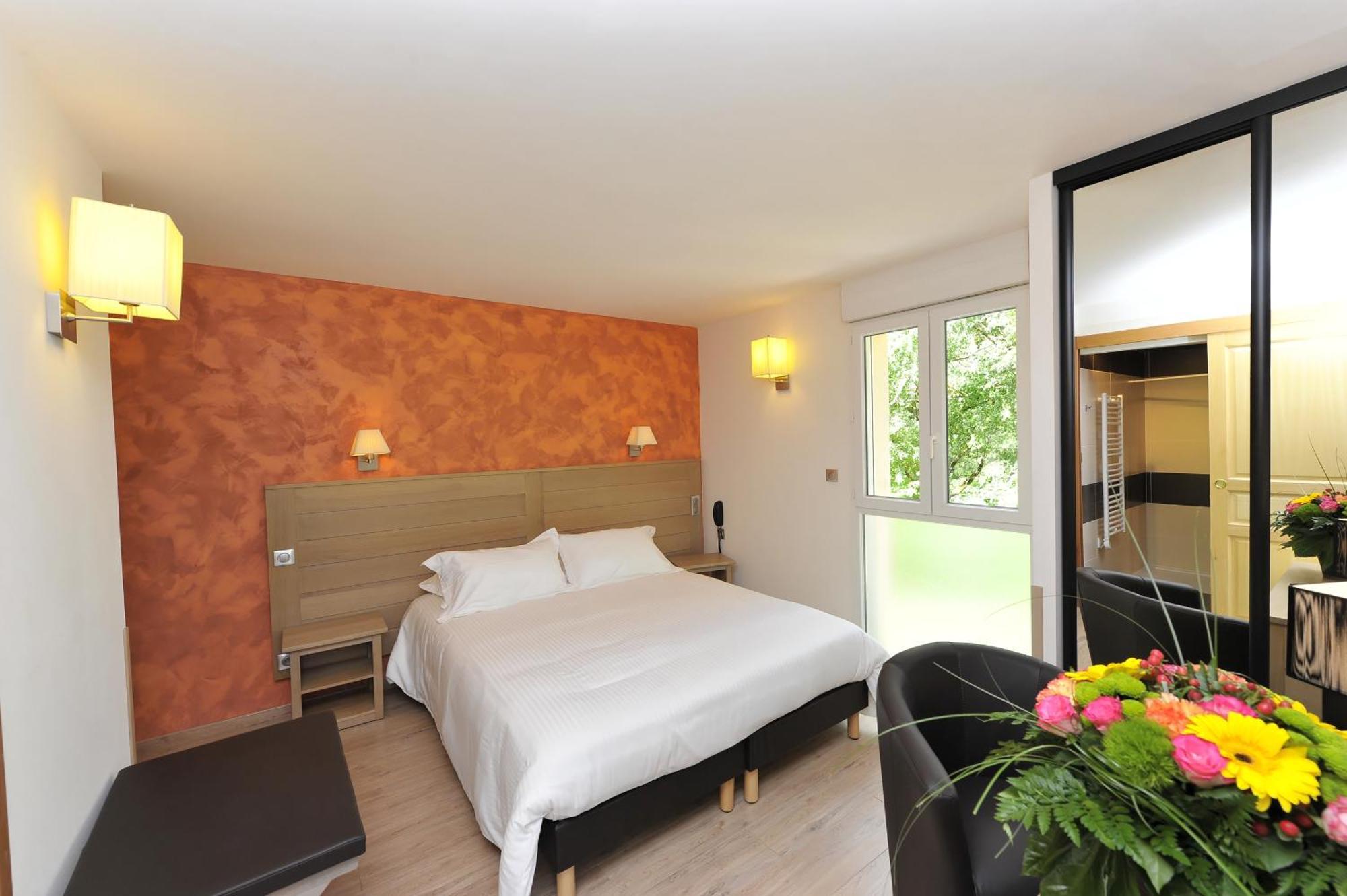 Logis Hotel Restaurant Les 2 Rives - A75, En Bordure De Riviere Banassac Luaran gambar
