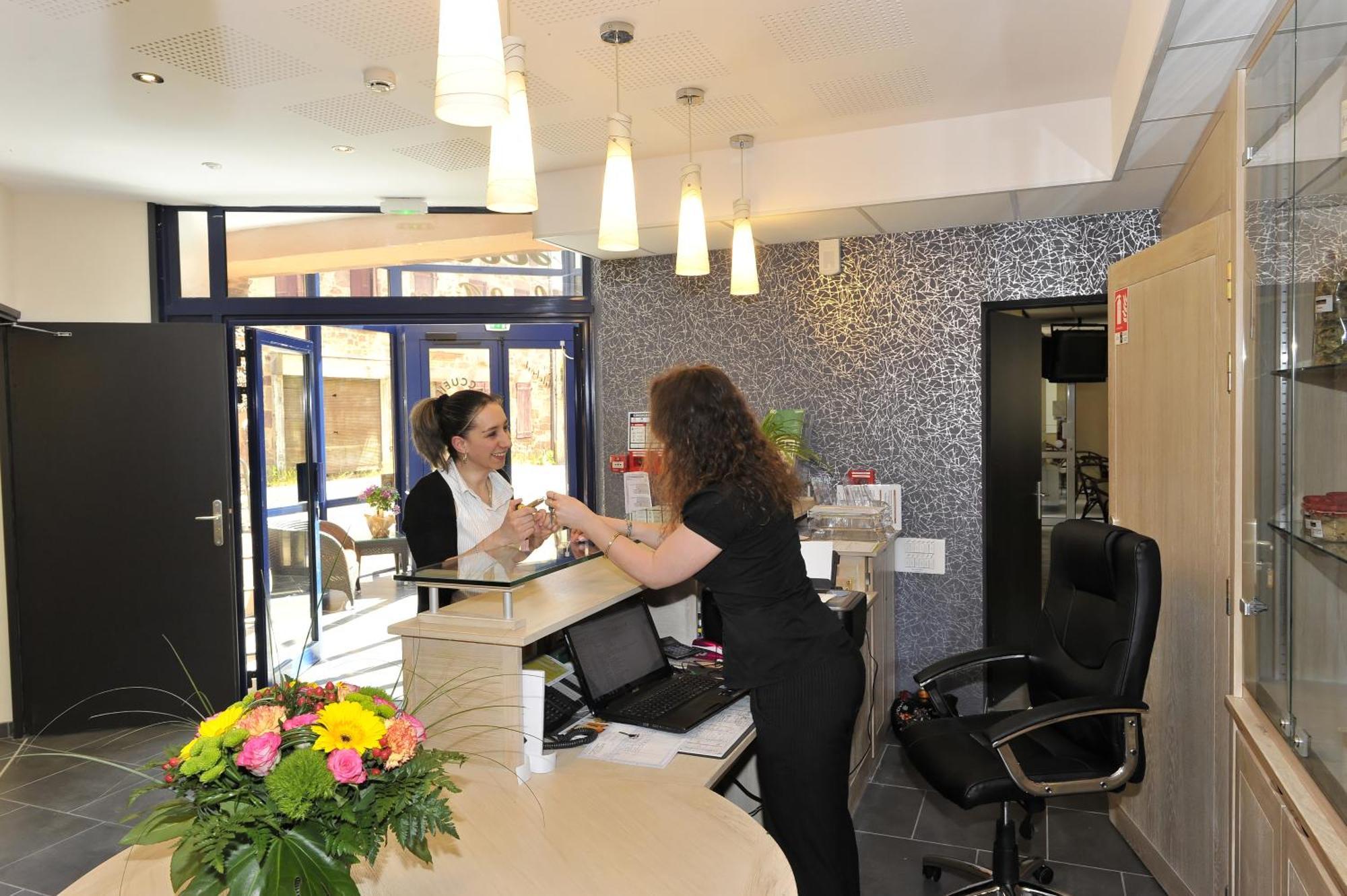 Logis Hotel Restaurant Les 2 Rives - A75, En Bordure De Riviere Banassac Luaran gambar