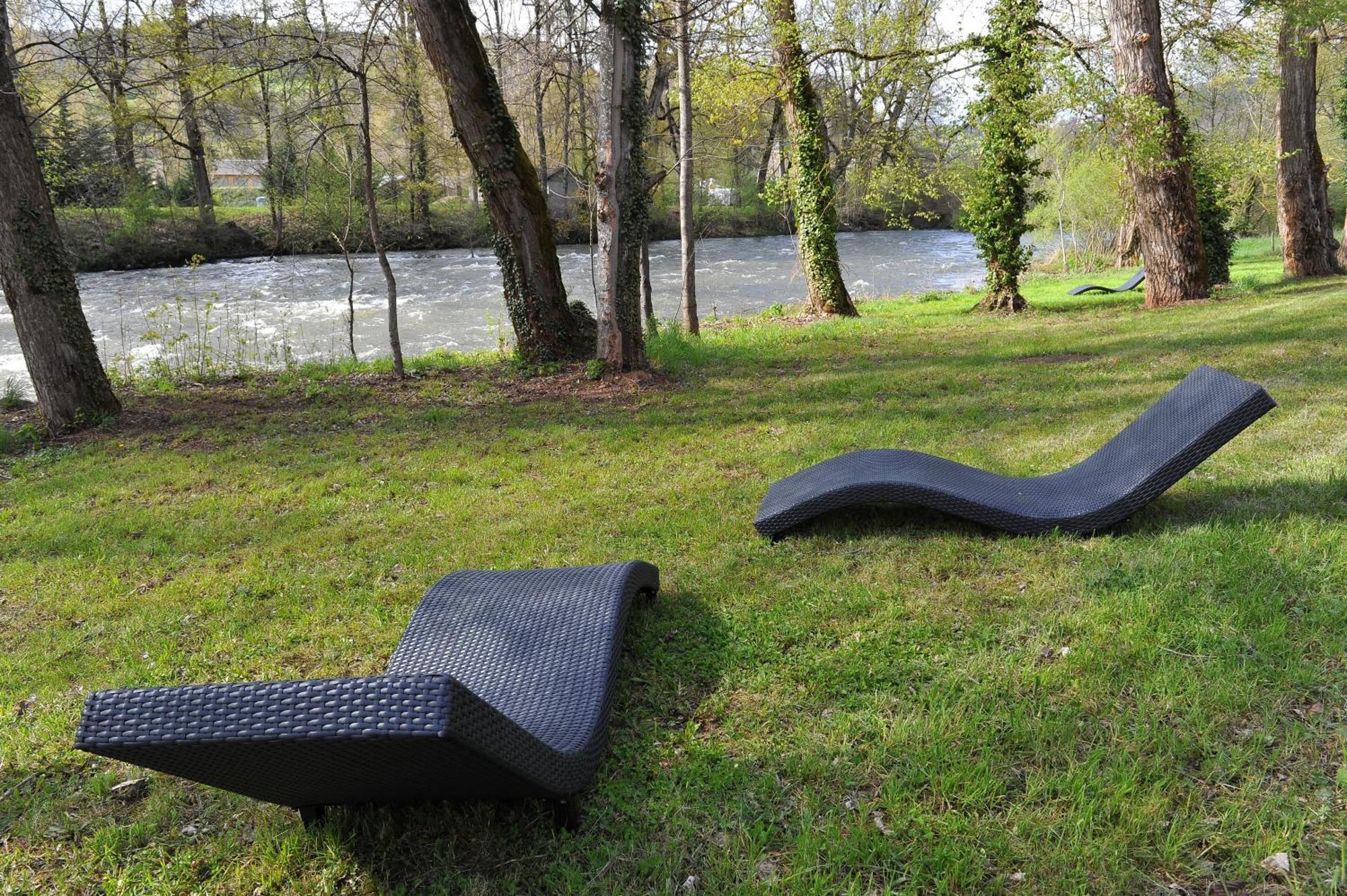 Logis Hotel Restaurant Les 2 Rives - A75, En Bordure De Riviere Banassac Luaran gambar