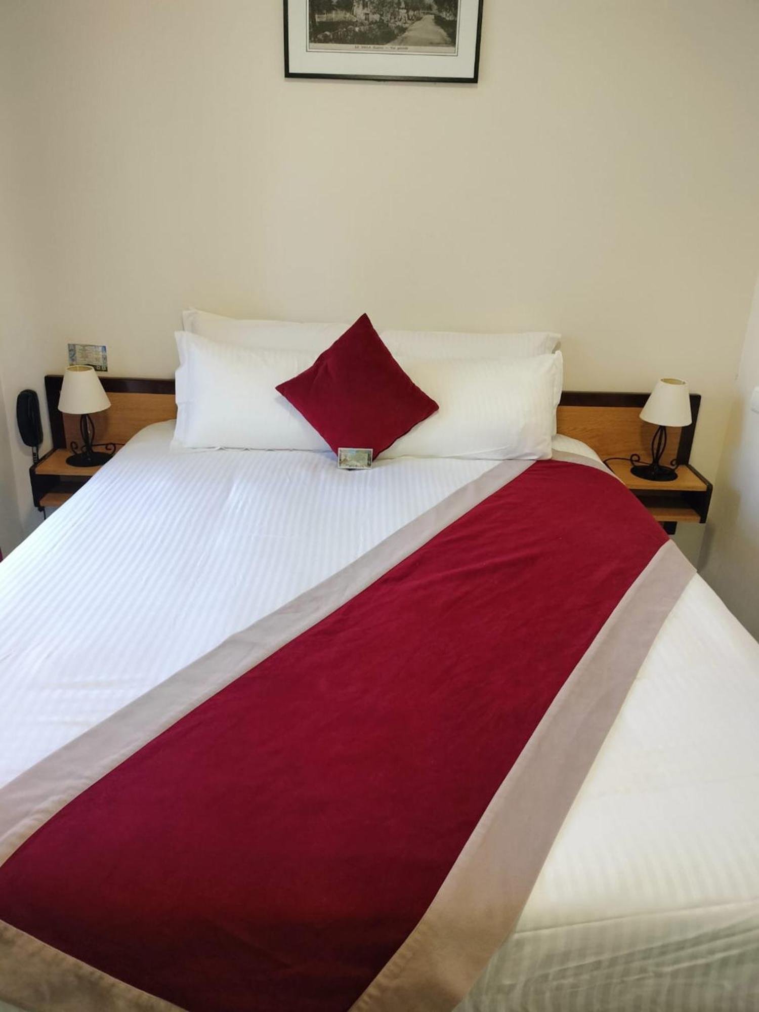 Logis Hotel Restaurant Les 2 Rives - A75, En Bordure De Riviere Banassac Luaran gambar