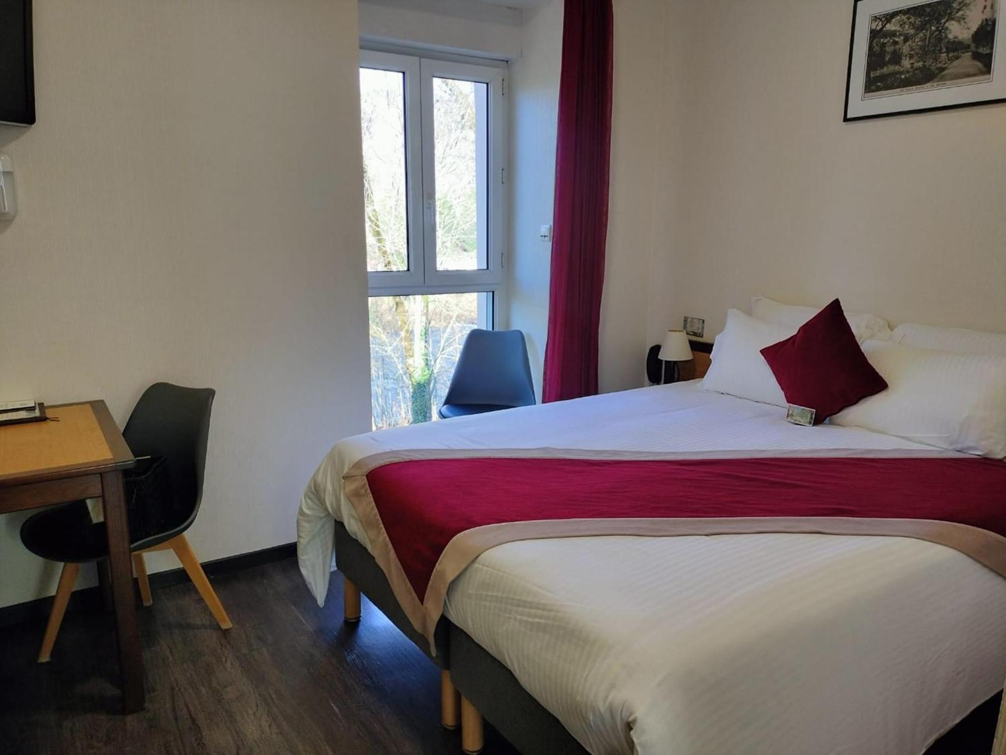 Logis Hotel Restaurant Les 2 Rives - A75, En Bordure De Riviere Banassac Bilik gambar