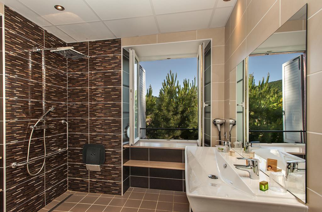 Logis Hotel Restaurant Les 2 Rives - A75, En Bordure De Riviere Banassac Luaran gambar