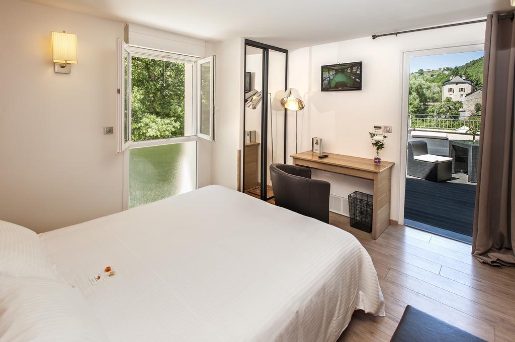 Logis Hotel Restaurant Les 2 Rives - A75, En Bordure De Riviere Banassac Luaran gambar