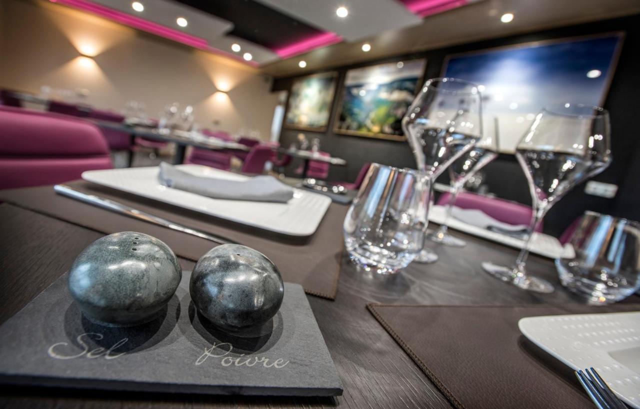 Logis Hotel Restaurant Les 2 Rives - A75, En Bordure De Riviere Banassac Luaran gambar